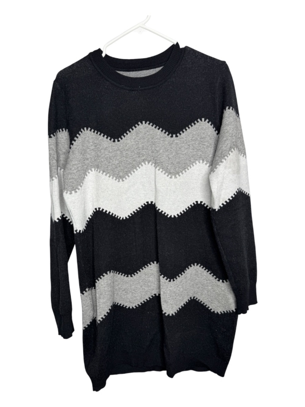 Black/gray/white long sleeve knitted sweater dress featuring zig zag Large